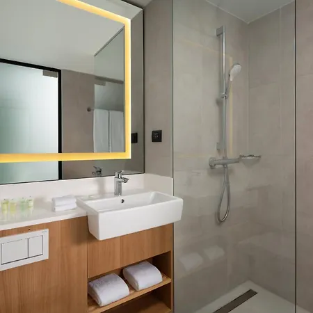 Courtyard By Marriott Floreasca Готель 4*