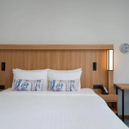 Courtyard By Marriott Floreasca Szálloda 4*