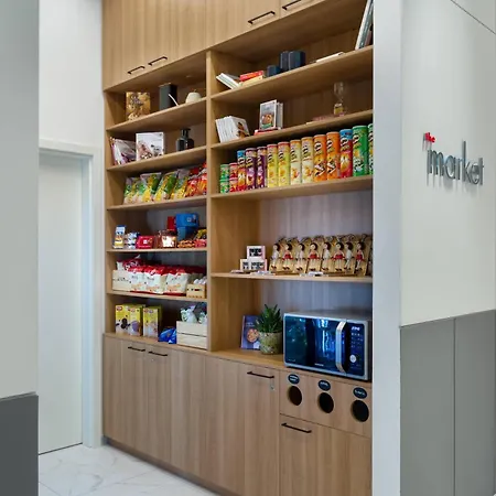 Courtyard By Marriott Floreasca Готель