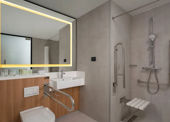 Courtyard By Marriott Floreasca Отель